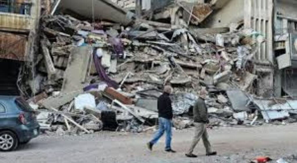 Hezbollah : Israël frappe fort et élimine le secrétaire du chef du mouvement au Liban