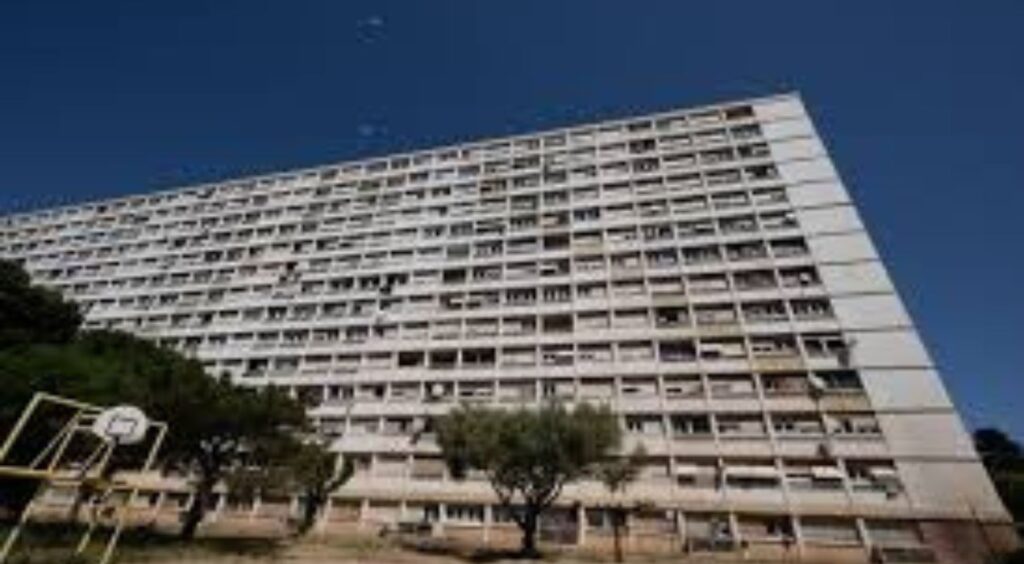 Toulon : Une mère et trois enfants meurent après une chute du 13ᵉ étage