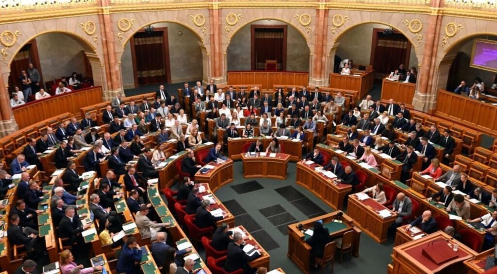 Hongrie : Le Parlement adopte un amendement pour mettre fin au mandat du président