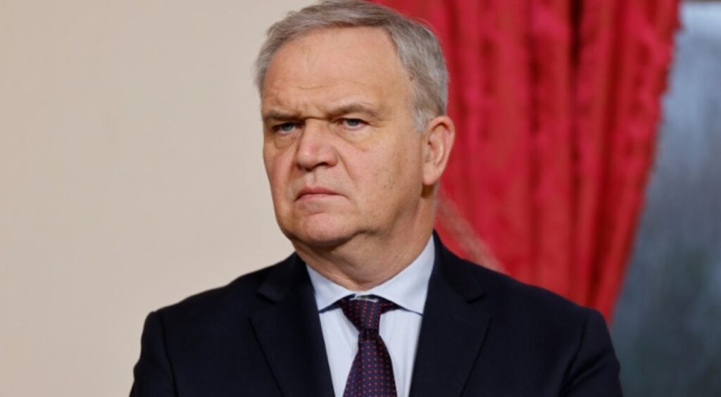 France : La nomination de François-Noël Buffet au Défenseur des droits critiquée