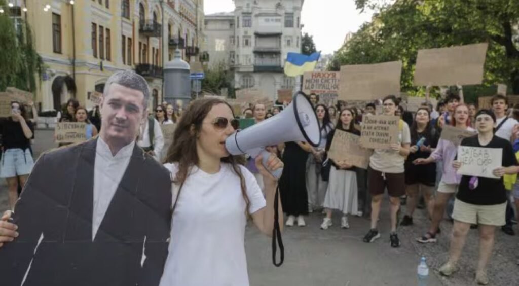 Ukraine : Le changement de chef des armées ne calme pas la contestation contre Zelensky