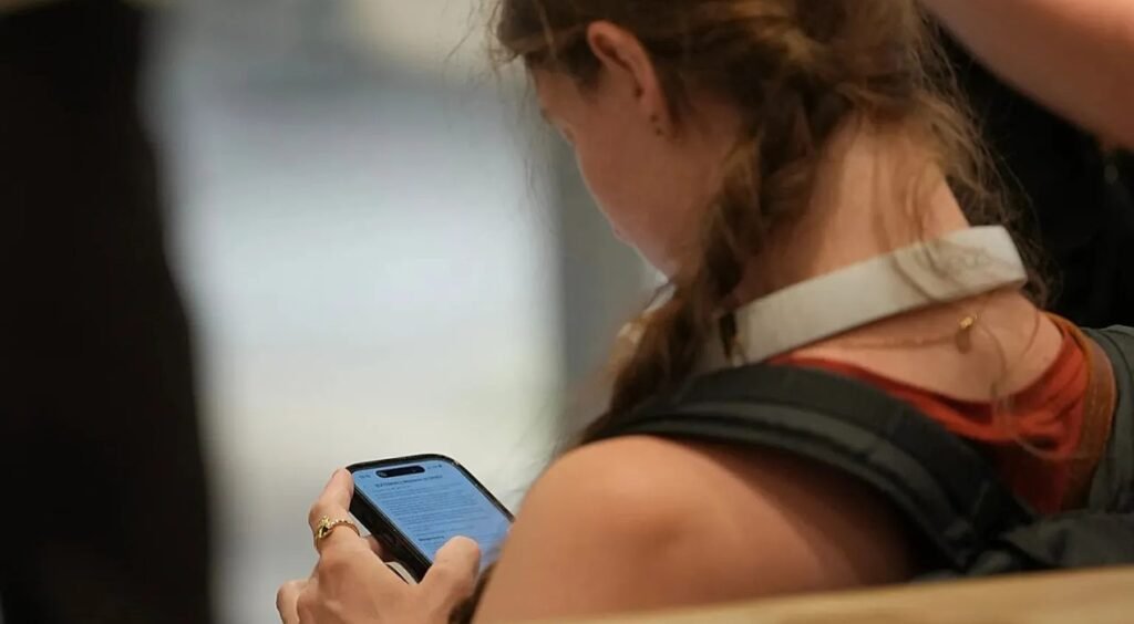 Royaume-Uni : Un couvre-feu sur les réseaux sociaux pour les 16-17 ans