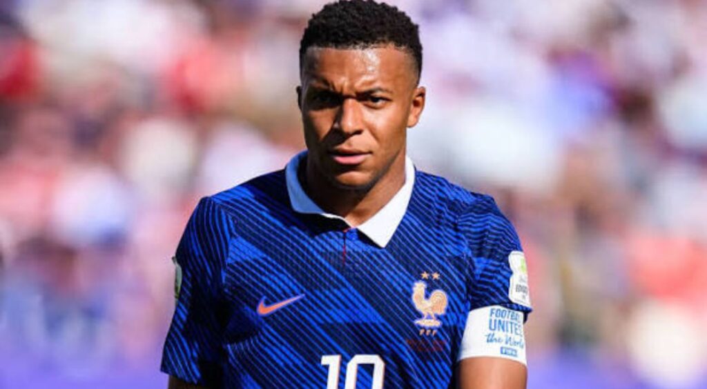 Racisme : Kylian Mbappé répond aux attaques d’une sénatrice paraguayenne