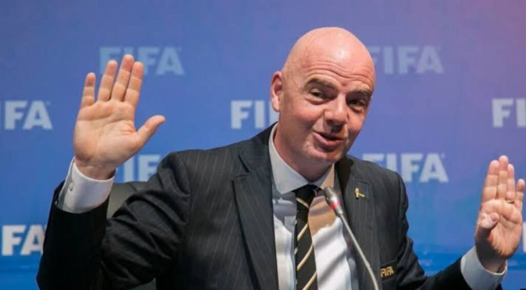 FIFA : Gianni Infantino accusé de pousser le football vers un modèle ultra-commercial
