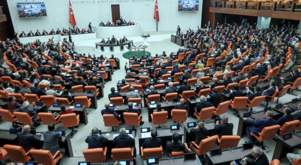 Turquie : Le Parlement adopte une loi historique